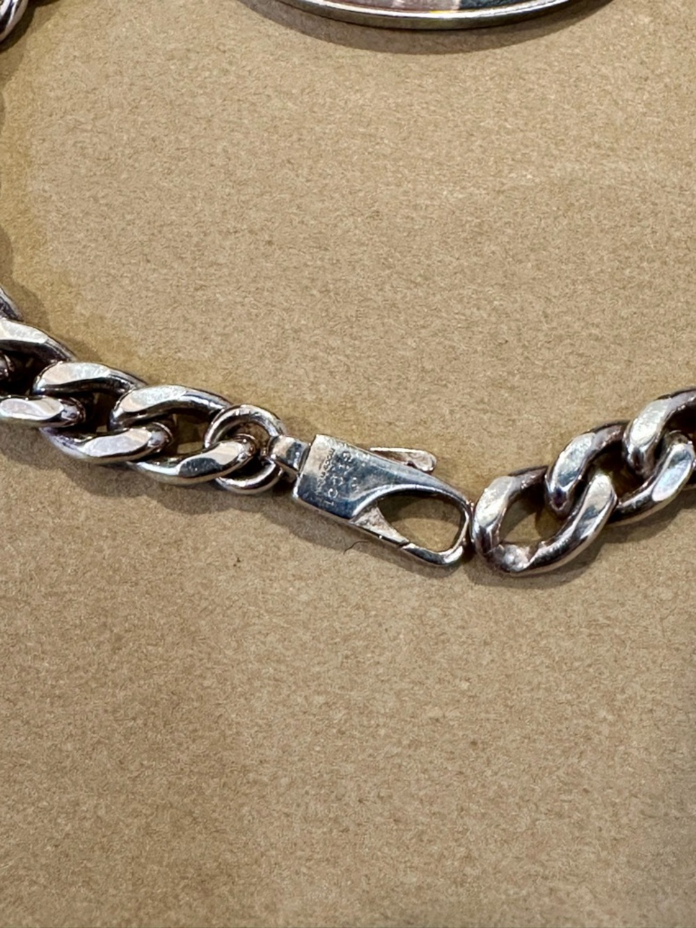 Gucci Sterling Silver ID Curb Chain Bracelet - Picture 2 of 3